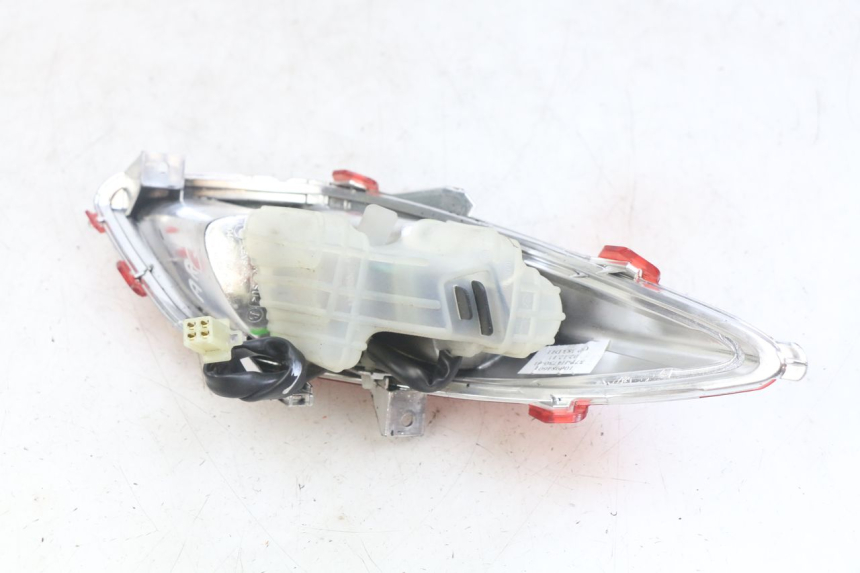 photo de FEU ARRIERE GAUCHE YAMAHA X-MAX XMAX 125 (2010 - 2013) - Autre angle de vue