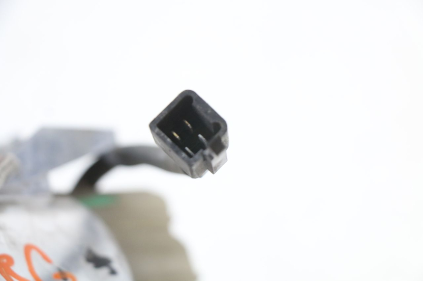 photo de FEU ARRIERE GAUCHE YAMAHA X-MAX XMAX 125 (2010 - 2013) - Points de fixation