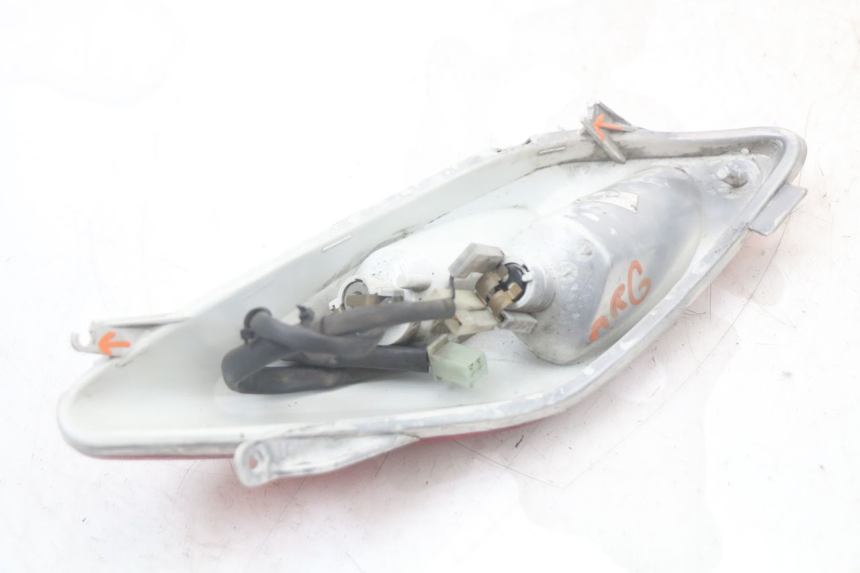 photo de FEU ARRIERE GAUCHE YAMAHA XMAX X-MAX 125 (2006 - 2009) - Points de fixation