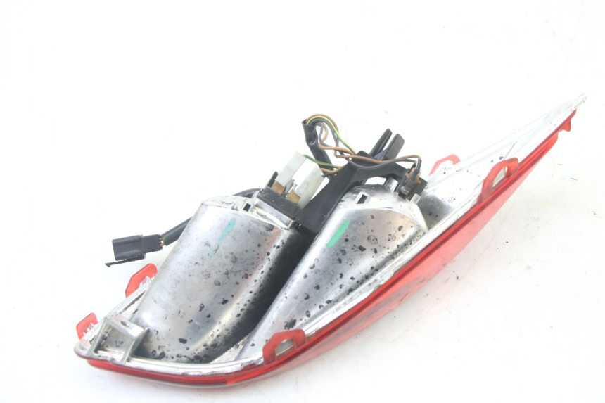 photo de FEU ARRIERE GAUCHE YAMAHA X-MAX XMAX 125 (2010 - 2013) - Autre angle de vue