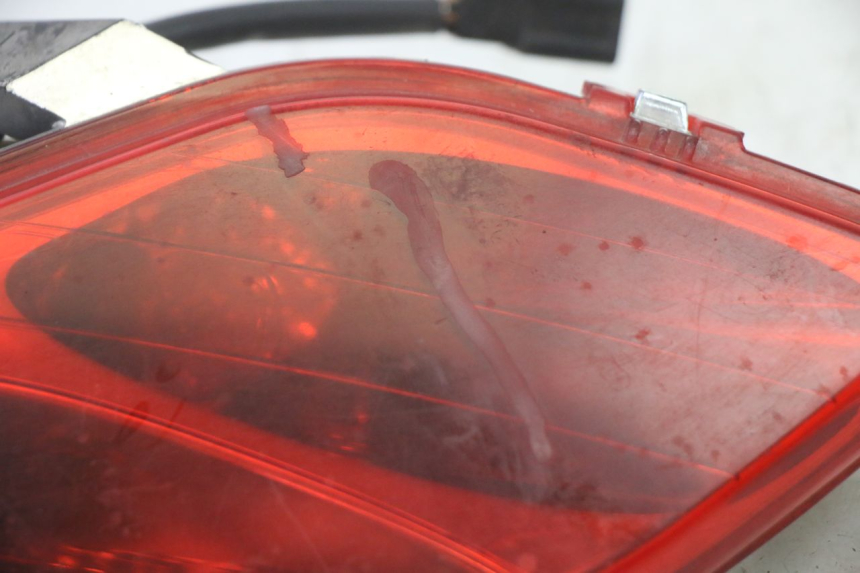 photo de FEU ARRIERE GAUCHE YAMAHA X-MAX XMAX 125 (2010 - 2013) - Autre angle de vue