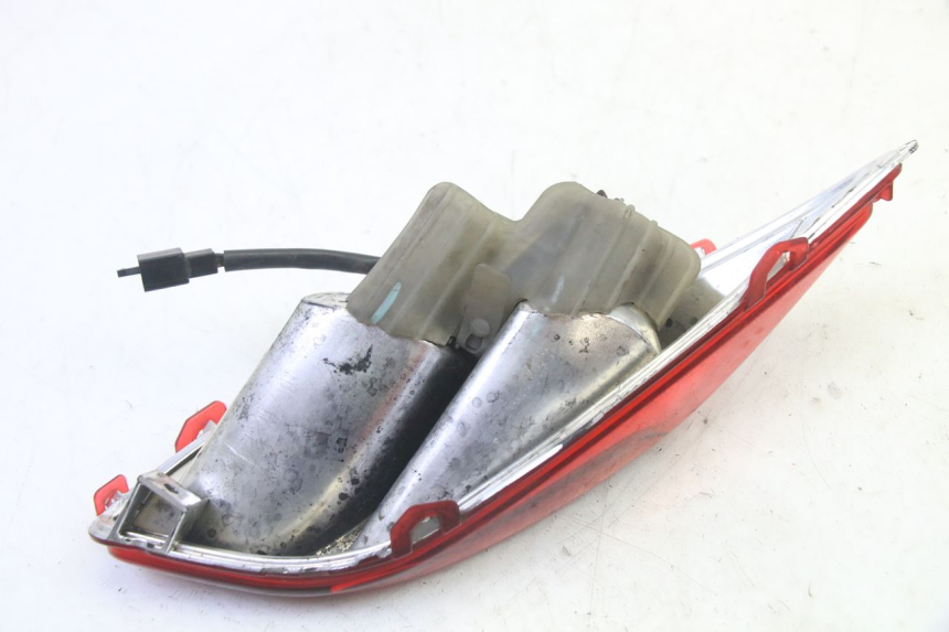 photo de FEU ARRIERE GAUCHE YAMAHA X-MAX XMAX 125 (2010 - 2013) - État de surface