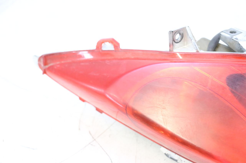 photo de FEU ARRIERE GAUCHE YAMAHA X-MAX XMAX 125 (2010 - 2013) - Détail de la pièce