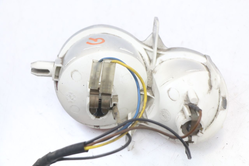 photo de FEU ARRIERE GAUCHE YAMAHA YP MAJESTY 125 (2002 - 2006) - État de surface