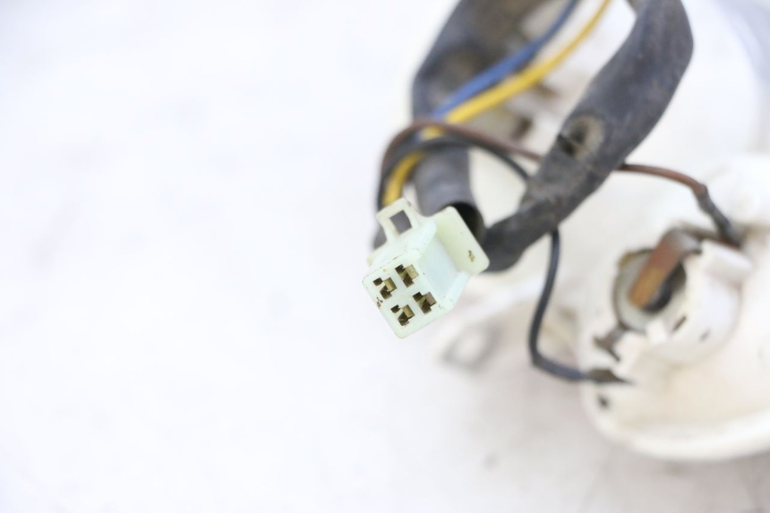 photo de FEU ARRIERE GAUCHE YAMAHA YP MAJESTY 125 (2002 - 2006) - Autre angle de vue