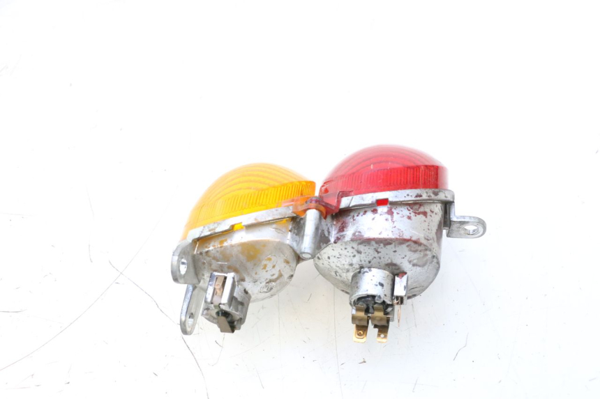 photo de FEU ARRIERE GAUCHE YAMAHA YP MAJESTY 125 (1998 - 2001) - Zoom état d’usage