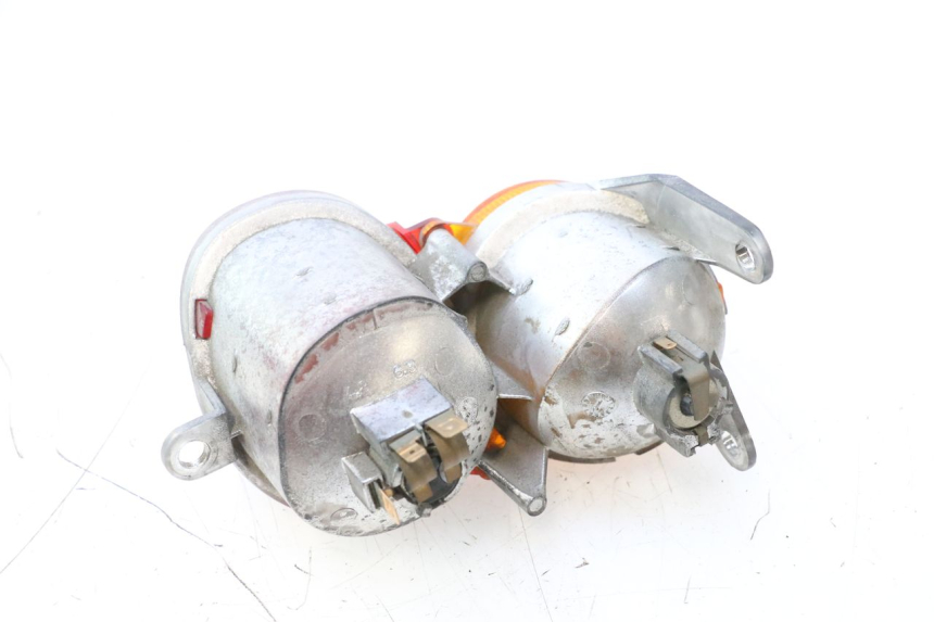 photo de FEU ARRIERE GAUCHE YAMAHA YP MAJESTY 125 (1998 - 2001) - Gros plan technique