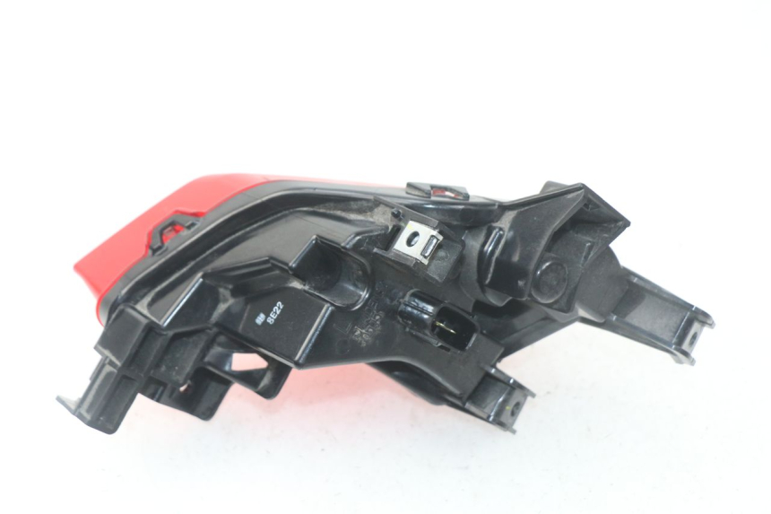 photo de FEU ARRIERE GAUCHE YAMAHA YP T-MAX TMAX 530 (2017 - 2020) - Points de fixation