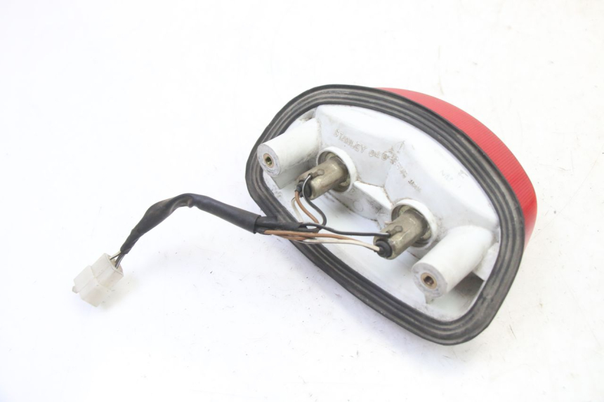 photo de FEU ARRIERE SUZUKI GS GSE 500 (2001 - 2003) - Gros plan technique