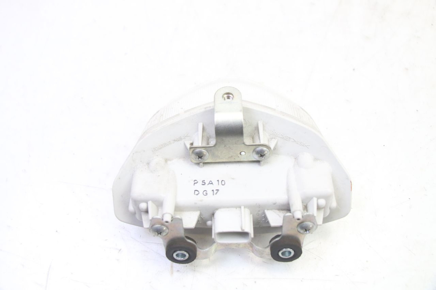 photo de FEU ARRIERE SUZUKI GSR 750 (2011 - 2017) - Gros plan technique