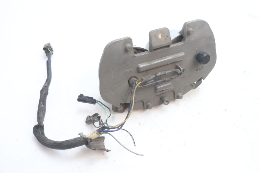 photo de FEU ARRIERE SUZUKI GSR 600 (2005 - 2012) - Points de fixation
