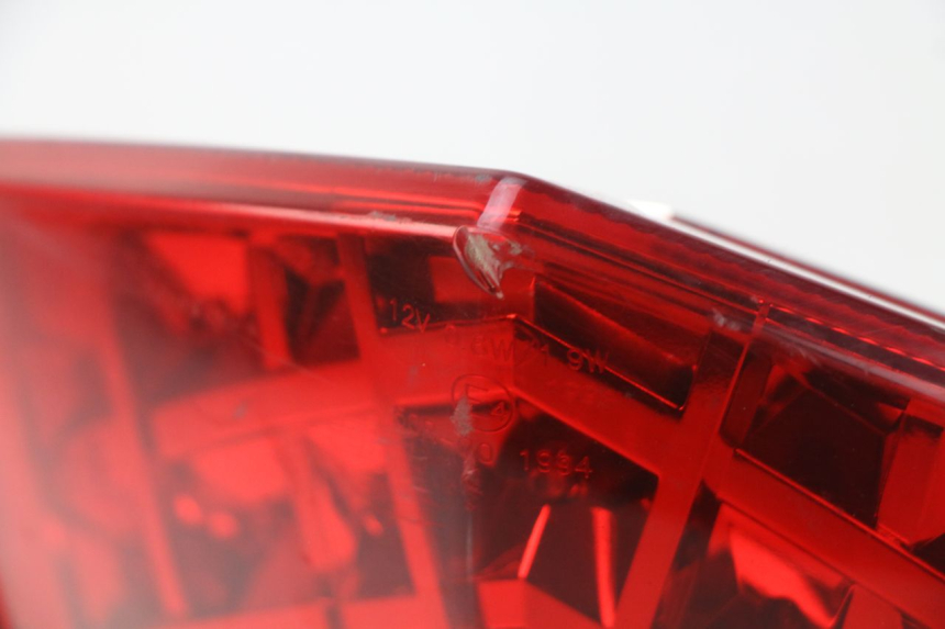 photo de FEU ARRIERE SYM GTS EFI ABS 125 (2012 - 2016) - Zoom état d’usage