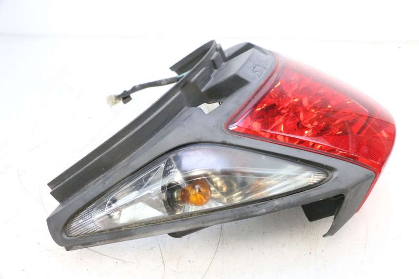 photo de FEU ARRIERE SYM GTS EVO 125 (2009 - 2013) - Gros plan technique