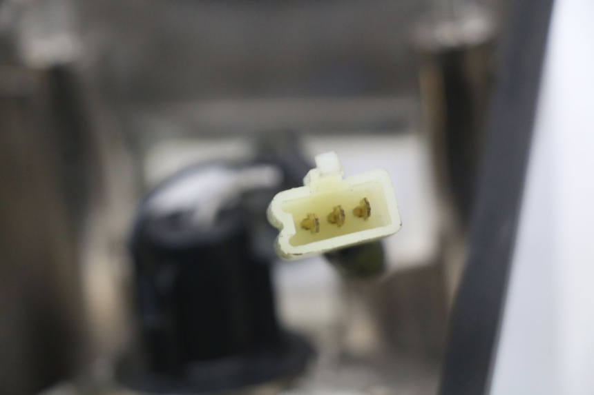 photo de FEU ARRIERE HYOSUNG GV AQUILA 125 (2000 - 2009) - État de surface