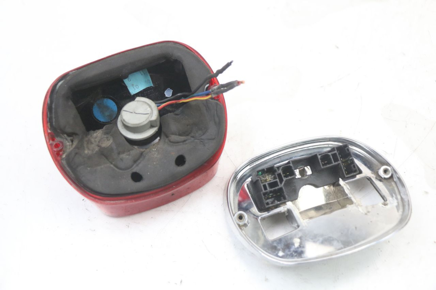 photo de FEU ARRIERE HARLEY DAVIDSON SPORTSTER XL CUSTOM 883 (1999 - 2006) - Détails caractéristiques