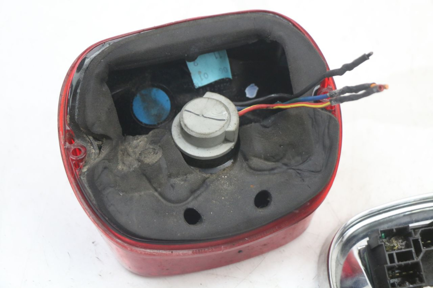 photo de FEU ARRIERE HARLEY DAVIDSON SPORTSTER XL CUSTOM 883 (1999 - 2006) - Zoom composants