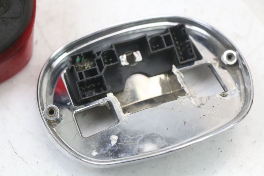 photo de FEU ARRIERE HARLEY DAVIDSON SPORTSTER XL CUSTOM 883 (1999 - 2006) - Vue rapprochée