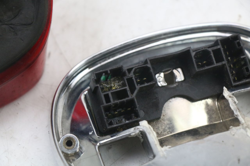 photo de FEU ARRIERE HARLEY DAVIDSON SPORTSTER XL CUSTOM 883 (1999 - 2006) - Photo complémentaire