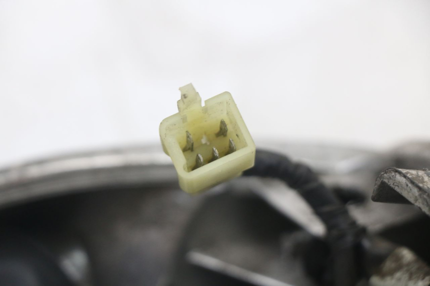 photo de FEU ARRIERE HONDA NES AROBASE 125 (2000 - 2003) - Gros plan technique