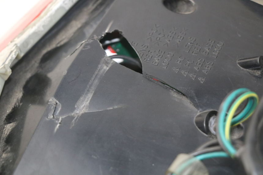 photo de FEU ARRIERE SYM JOYMAX 250 (2013 - 2017) - Gros plan technique