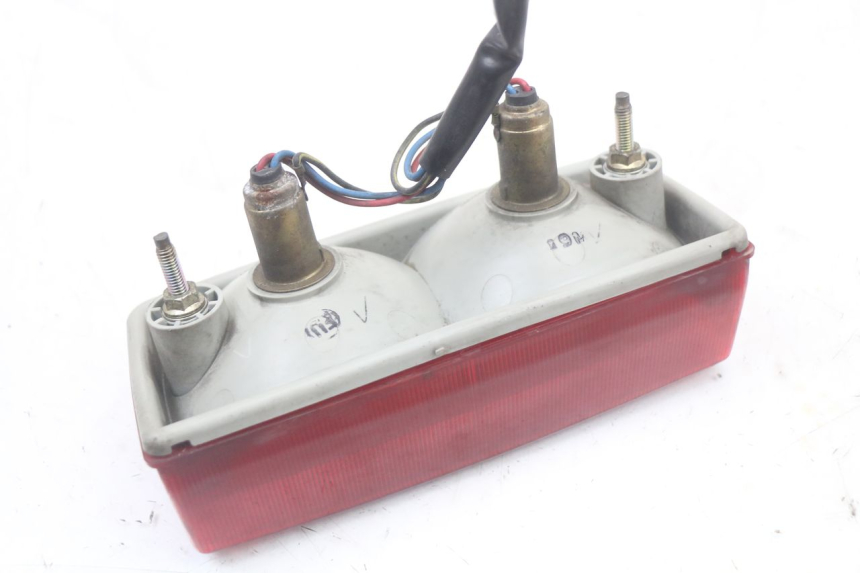 photo de FEU ARRIERE KAWASAKI GTR 1000 (1994 - 2004) - Gros plan technique