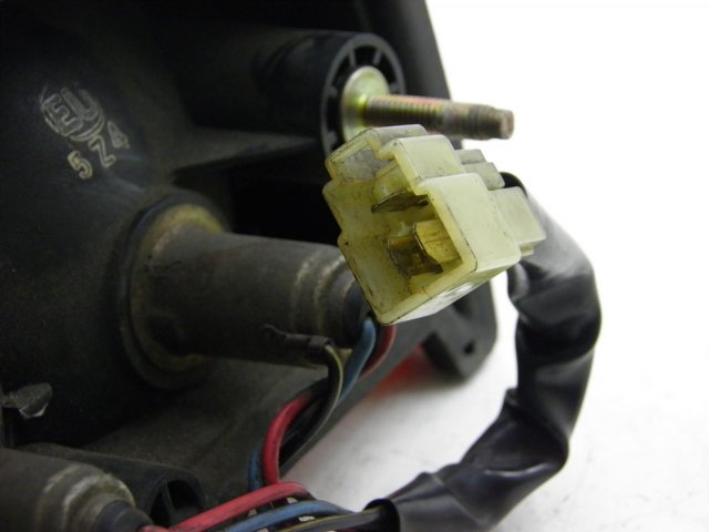 photo de FEU ARRIERE KAWASAKI ZEPHYR 550 (1991 - 1998) - Zoom état d’usage