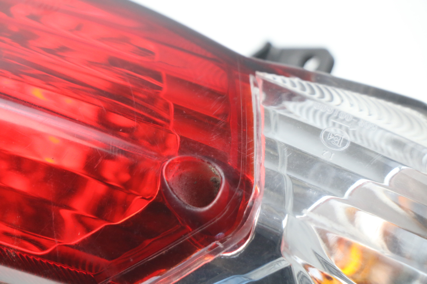 photo de FEU ARRIERE PEUGEOT KISBEE 2T 50 (2010 - 2017) - État de surface