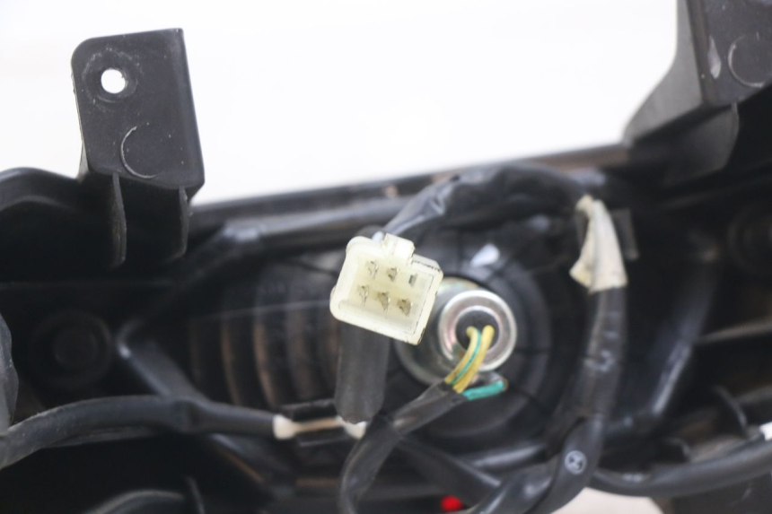 photo de FEU ARRIERE PEUGEOT KISBEE 2T 50 (2010 - 2017) - Détail de la pièce