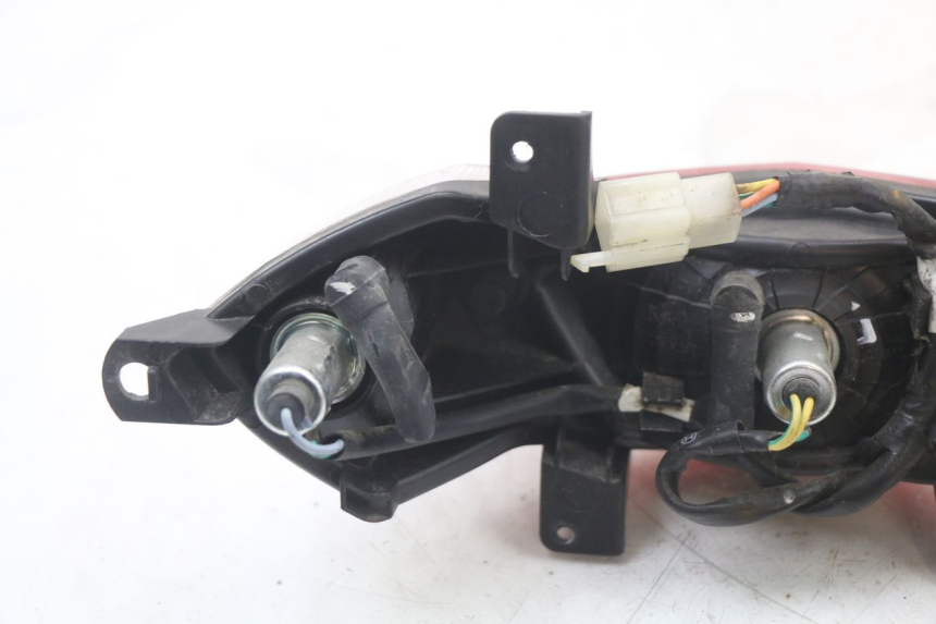 photo de FEU ARRIERE PEUGEOT KISBEE 2T 50 (2010 - 2017) - Points de fixation