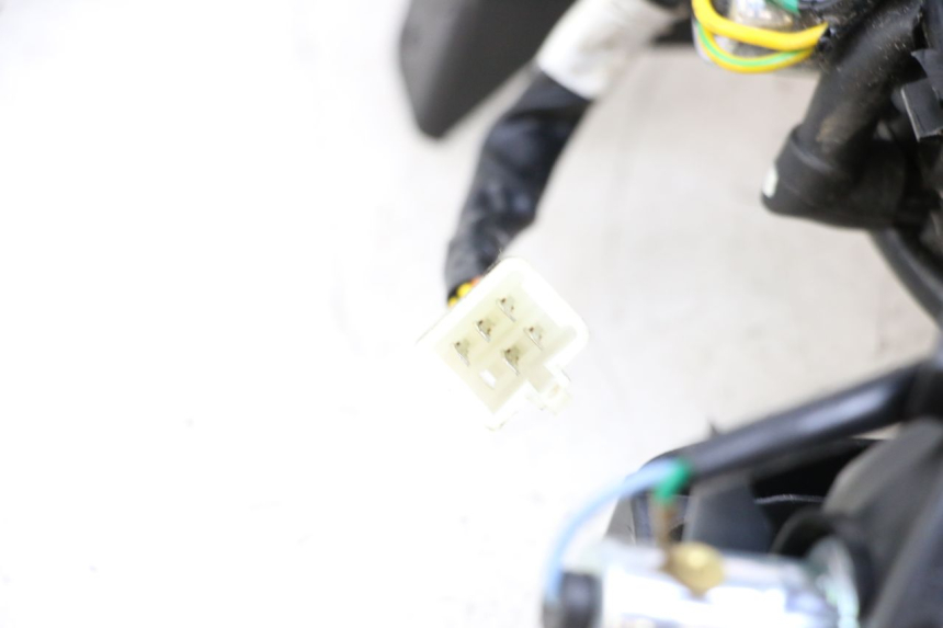 photo de FEU ARRIERE PEUGEOT KISBEE 4T 50 (2018 - 2022) - Détail de la pièce