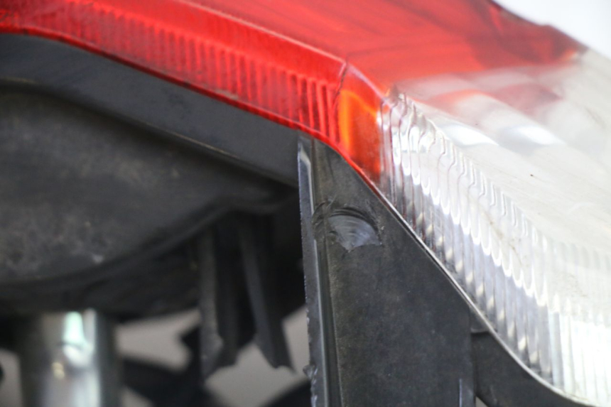 photo de FEU ARRIERE PEUGEOT KISBEE 4T 50 (2018 - 2022) - État de surface