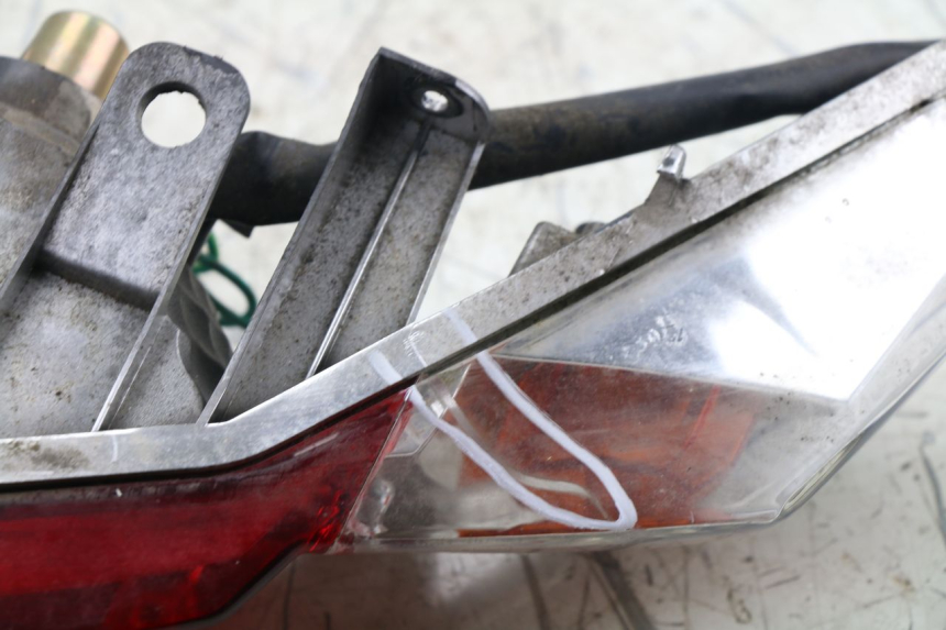 photo de FEU ARRIERE KYMCO AGILITY RS 4T 50 (2009 - 2013) - Détail de la pièce