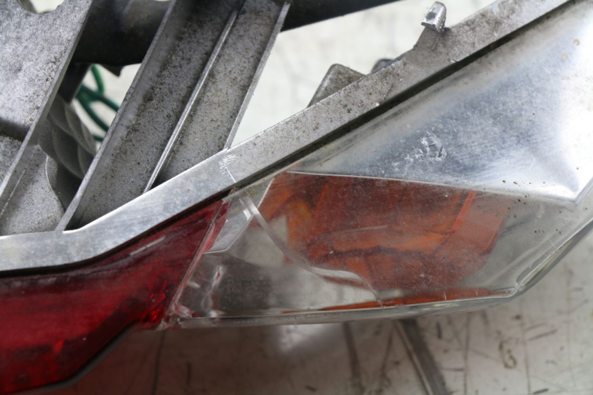 photo de FEU ARRIERE KYMCO AGILITY RS 4T 50 (2009 - 2013) - Zoom état d’usage