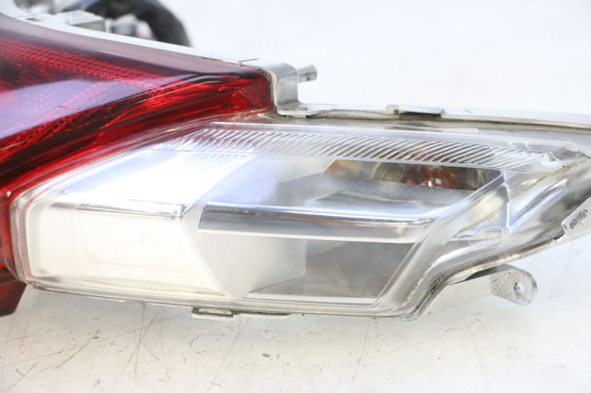 photo de FEU ARRIERE PIAGGIO LIBERTY IGET 4T 50 (2015 - 2020) - Autre angle de vue