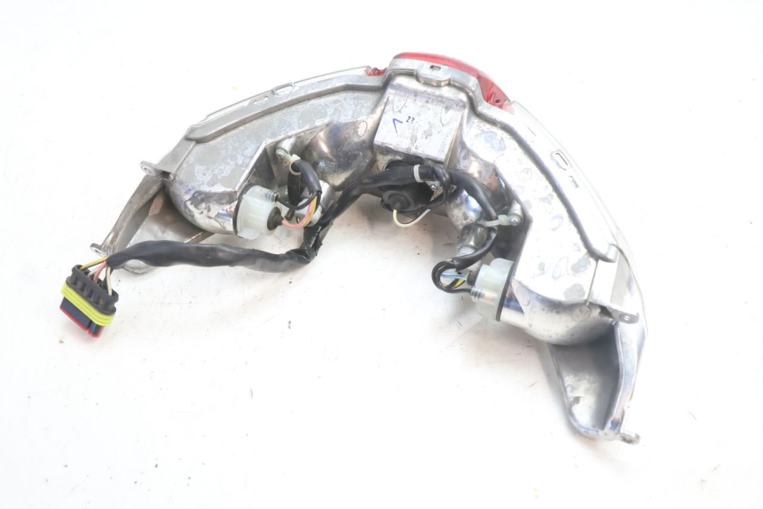 photo de FEU ARRIERE PIAGGIO LIBERTY IGET 4T 50 (2021 - 2025) - Autre angle de vue