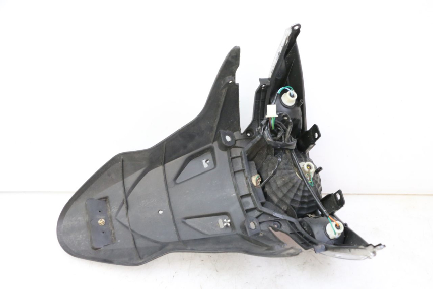 photo de FEU ARRIERE LONGJIA SHARPY 125 (2020 - 2024) - Gros plan technique