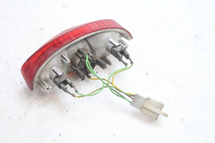 photo de FEU ARRIERE PEUGEOT LUDIX 50 (2005 - 2007) - Autre angle de vue
