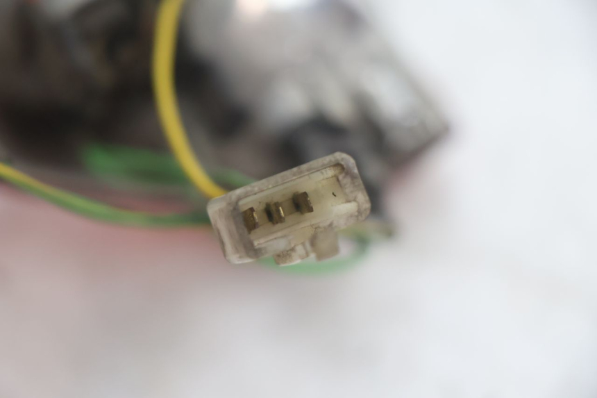 photo de FEU ARRIERE PEUGEOT LUDIX 50 (2005 - 2007) - Points de fixation