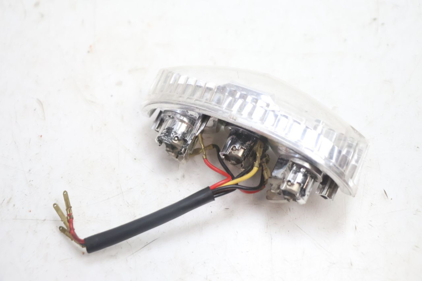 photo de FEU ARRIERE PEUGEOT LUDIX SNAKE 2T 50 (2004 - 2014) - Vue d’ensemble