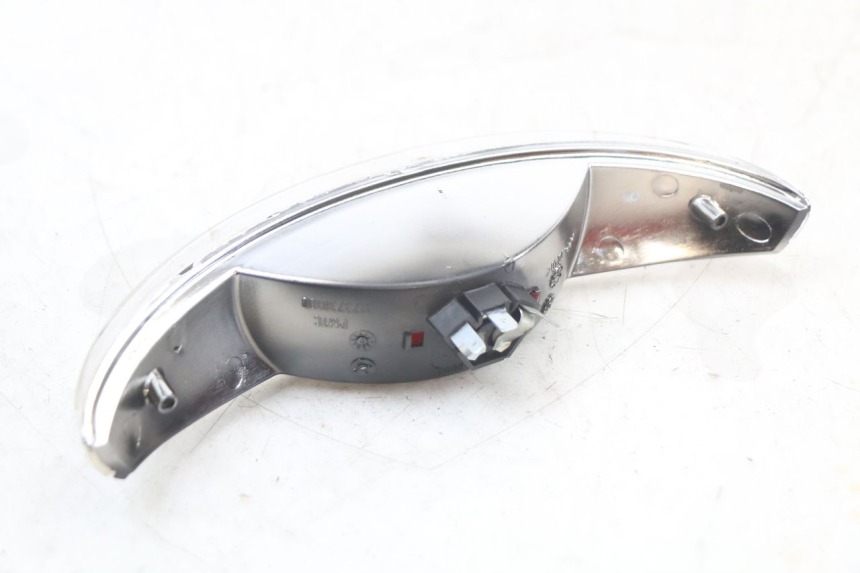 photo de FEU ARRIERE PEUGEOT ELYSTAR 50 (2002 - 2014) - Gros plan technique