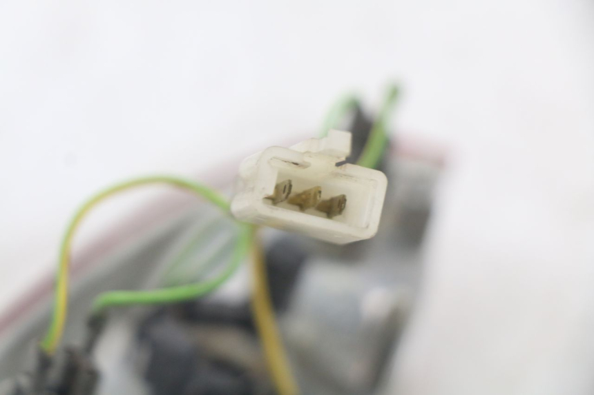 photo de FEU ARRIERE PEUGEOT LUDIX 50 (2005 - 2007) - Points de fixation