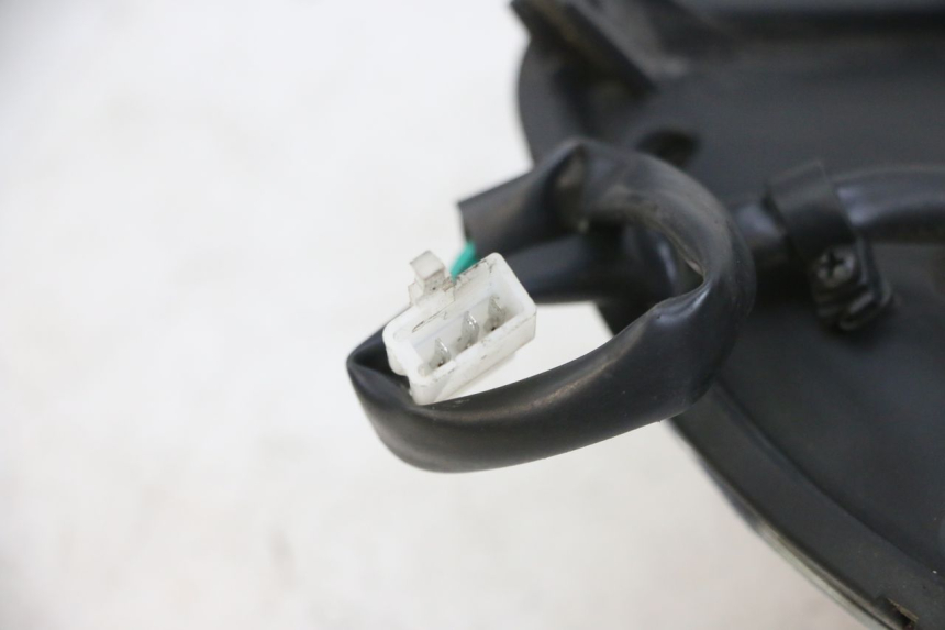 photo de FEU ARRIERE EFUN PUSA 1 - Points de fixation