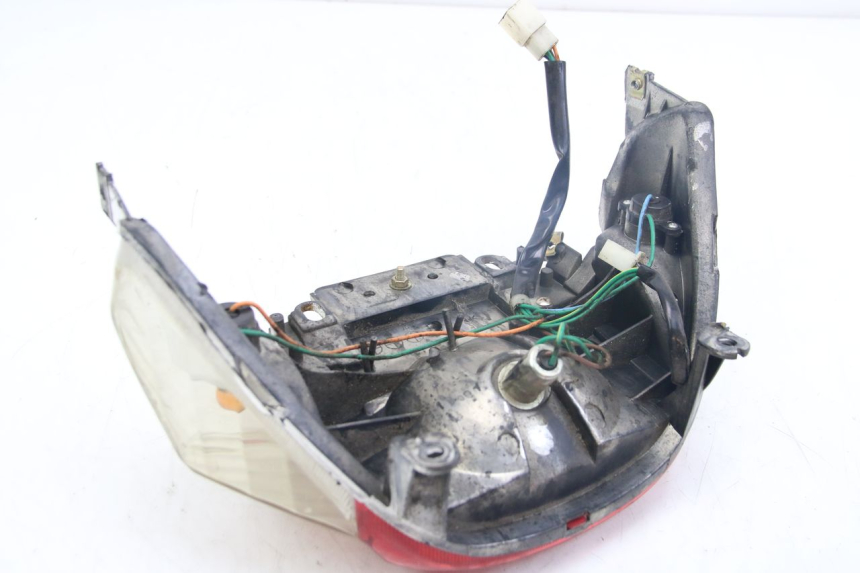 photo de FEU ARRIERE TNT MOTOR ROMA 12' 2T 50 (2007 - 2018) - Points de fixation