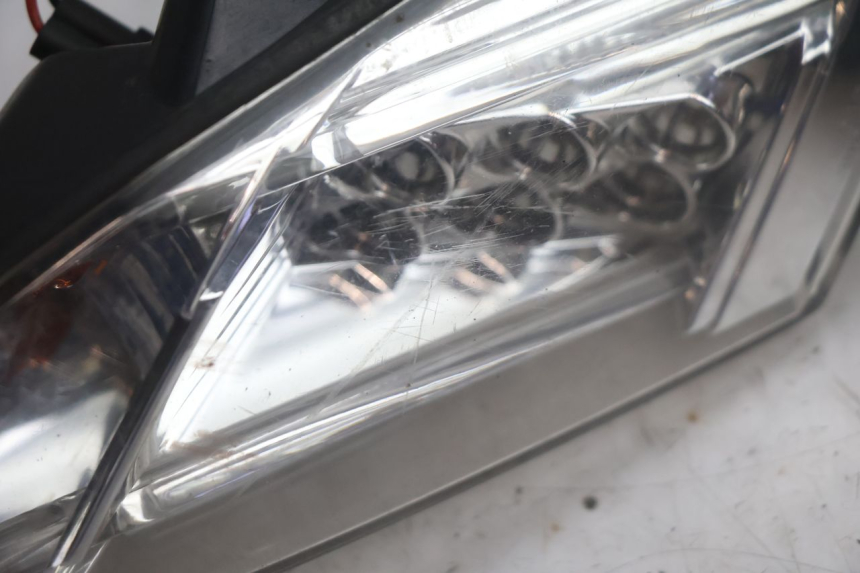 photo de FEU ARRIERE PEUGEOT SATELIS 125 (2013 - 2018) - Autre angle de vue