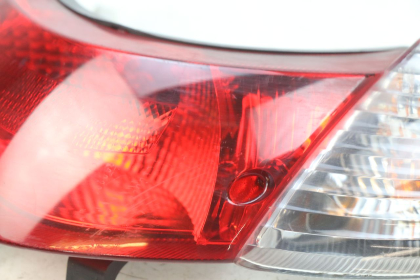 photo de FEU ARRIERE SUZUKI SIXTEEN 125 (2008 - 2010) - Zoom état d’usage