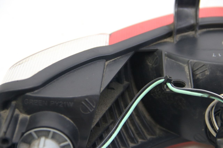 photo de FEU ARRIERE SUZUKI SIXTEEN 125 (2008 - 2010) - Détails caractéristiques