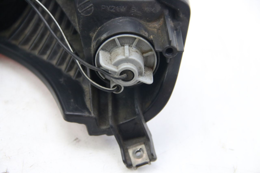 photo de FEU ARRIERE SUZUKI SIXTEEN 125 (2008 - 2010) - Points de fixation