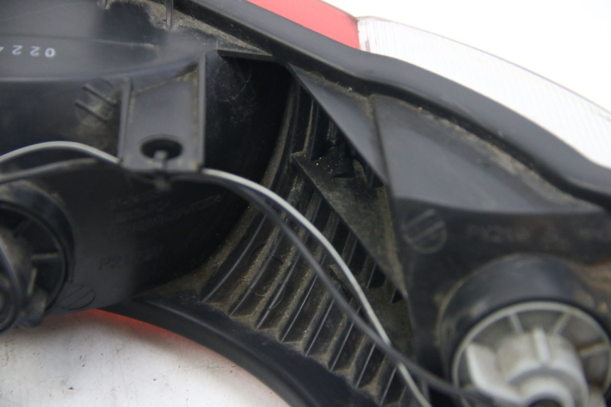 photo de FEU ARRIERE SUZUKI SIXTEEN 125 (2008 - 2010) - État de surface