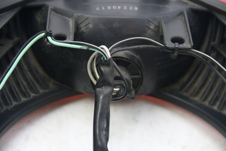 photo de FEU ARRIERE SUZUKI SIXTEEN 125 (2008 - 2010) - Marquages et références