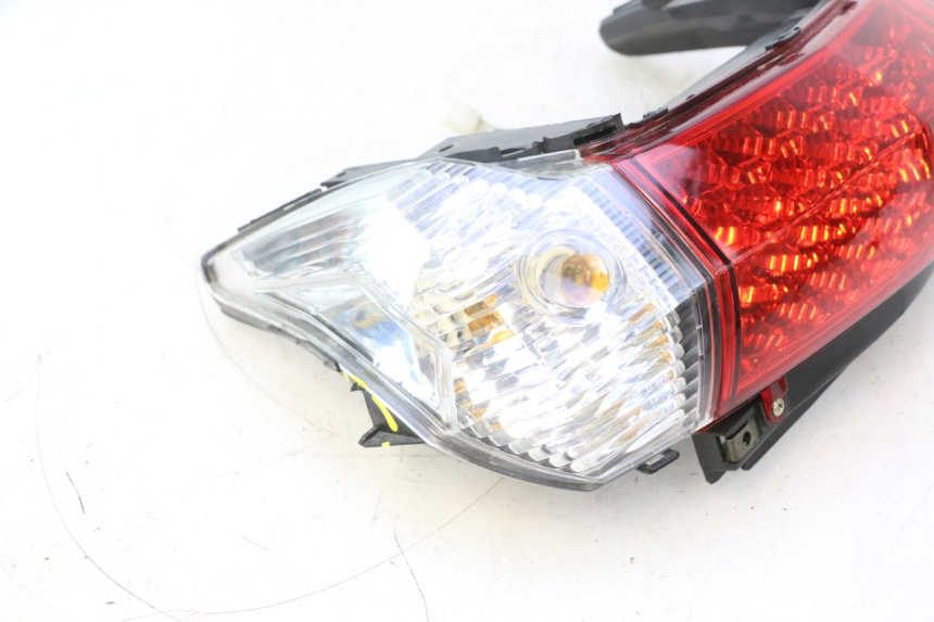 photo de FEU ARRIERE RAZZO STEED 125 (2012 - 2018) - Détail de la pièce
